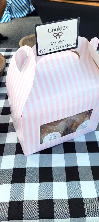 ๐ Pink Striped Cookie Box